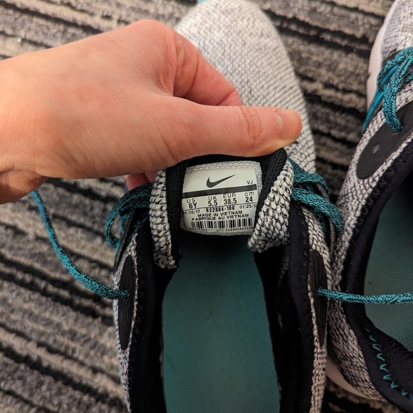 Nike Air Max shoes - Picture 2 of 5